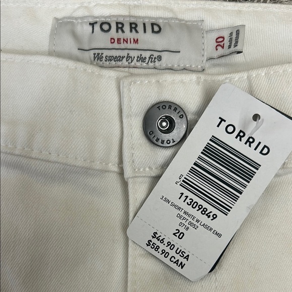 NWT Torrid White Denim Mid Rise Frayed Hem Embroidered 3.5” Shorts Size 20 - Picture 2 of 10